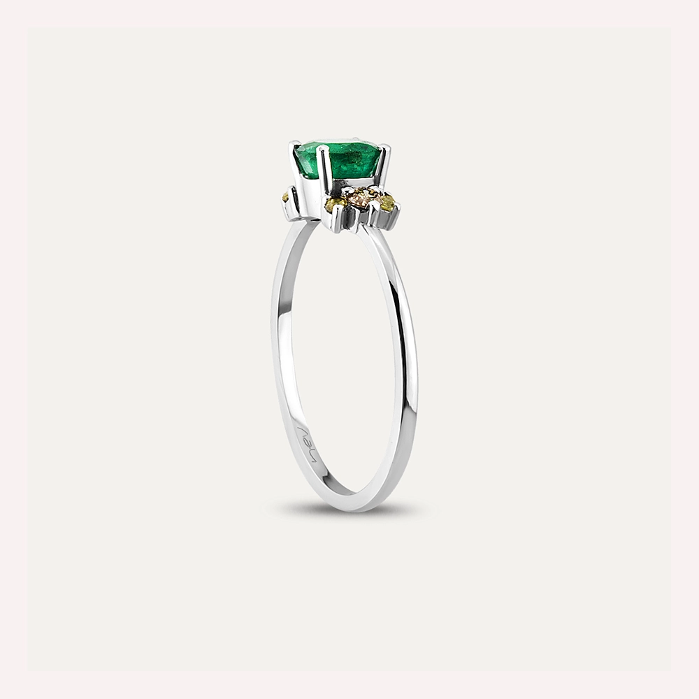 0.88 CT Multicolor Sapphire and Emerald Ring - 4