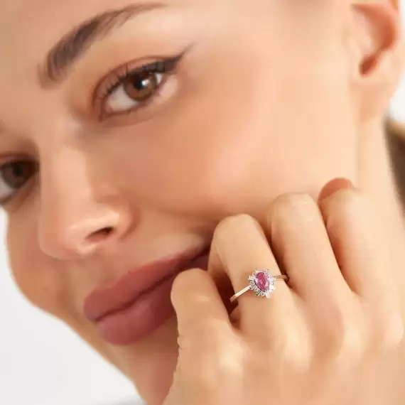 0.68 CT Pink Sapphire and Baguette Diamond Anturage Ring - 2