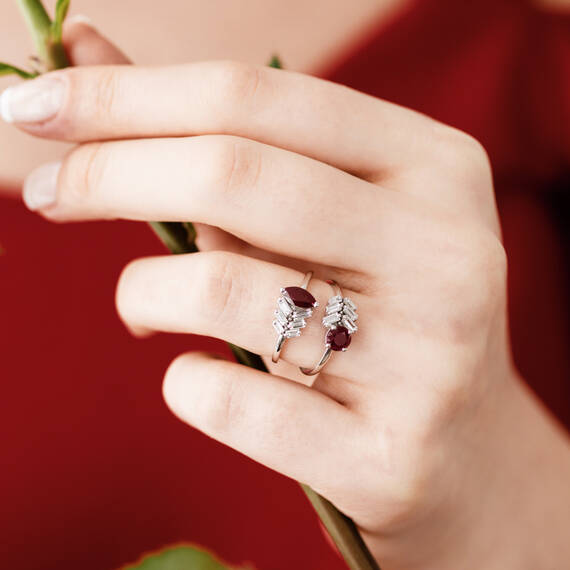 0.90 CT Yakut ve Baget Kesim Pırlanta Taşlı Beyaz Altın Yüzük - 2