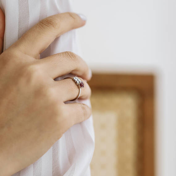 0.90 CT Yakut ve Baget Kesim Pırlanta Taşlı Beyaz Altın Yüzük - 5