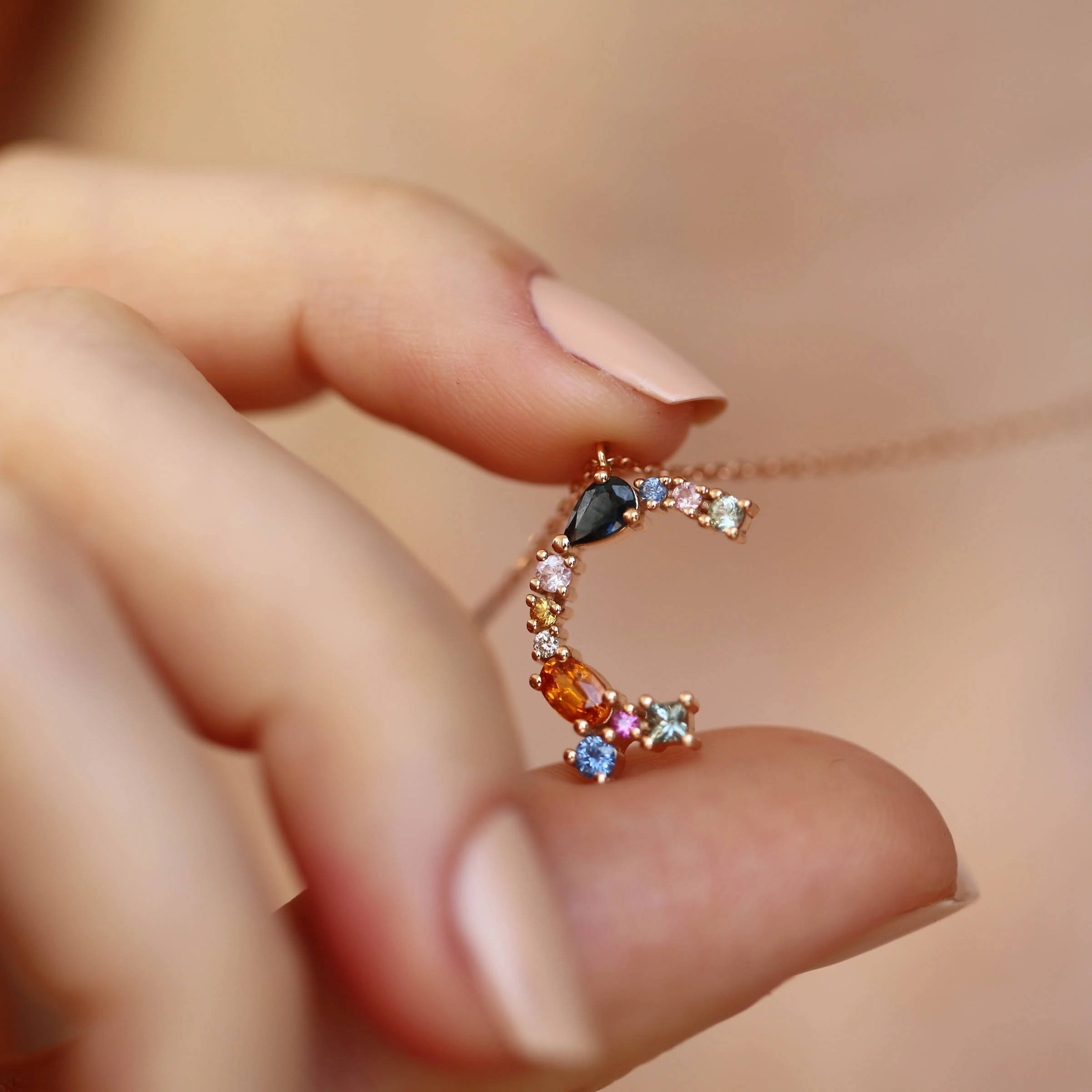 0.89 CT Brown Pırlanta ve Multicolor Safir Taşlı Ç Harf Kolye - 1