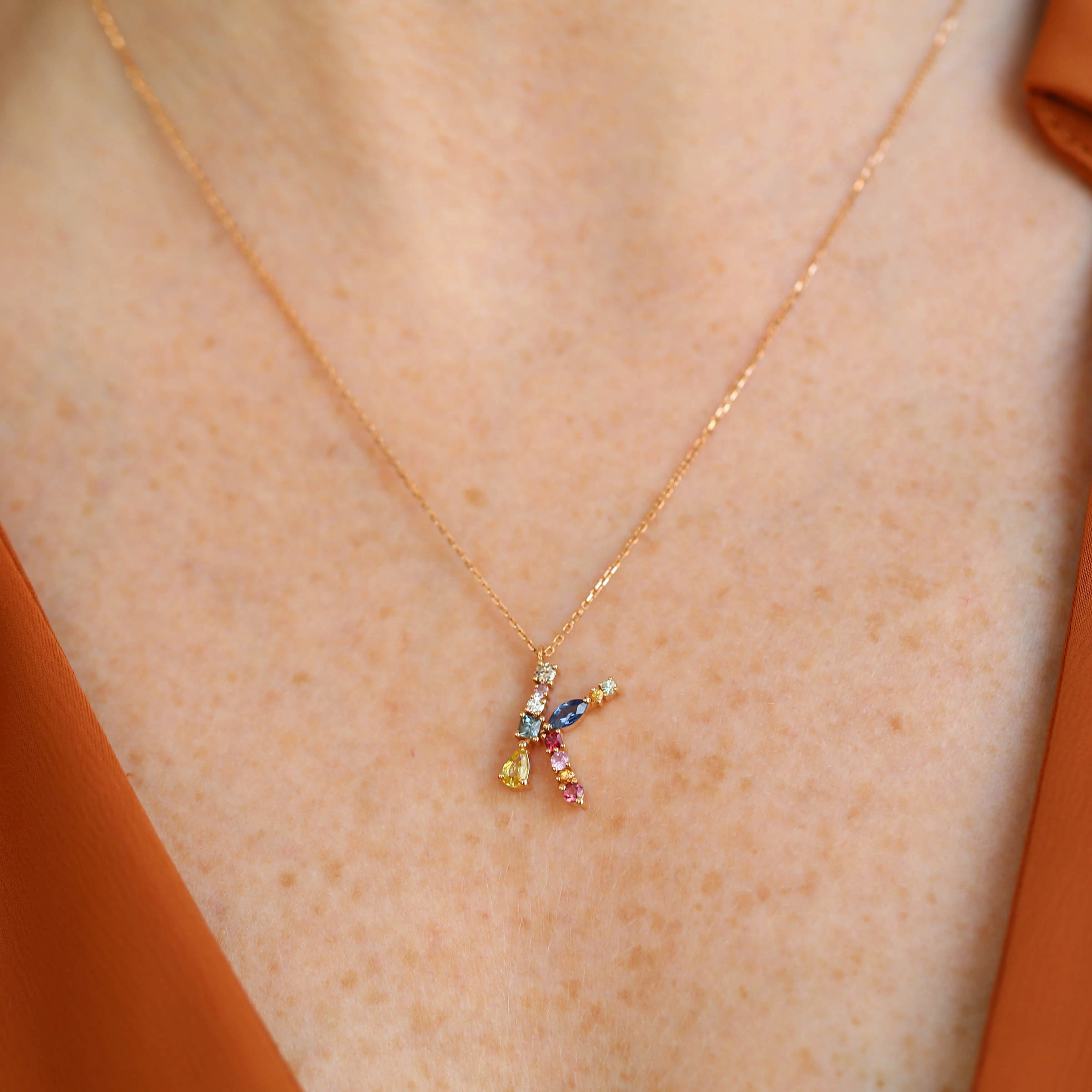 0.86 CT Brown Pırlanta ve Multicolor Safir Taşlı K Harf Kolye - 2
