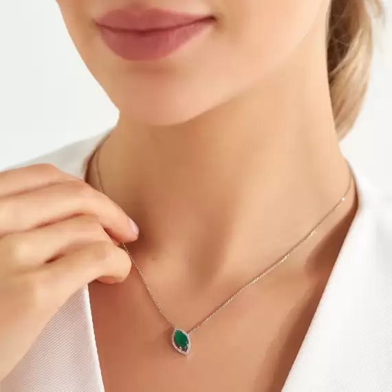 0.96 CT Pırlanta ve Markiz Kesim Zümrüt Taşlı Beyaz Altın Kolye - 5