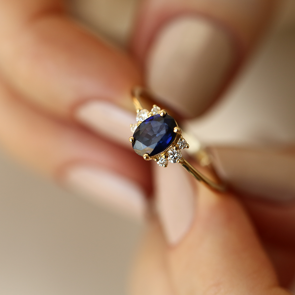 1.23 CT Blue Sapphire and Diamond Yellow Gold Ring - 1