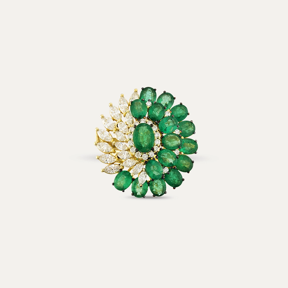 6.91 CT Emerald and Diamond Yellow Gold Ring - 4