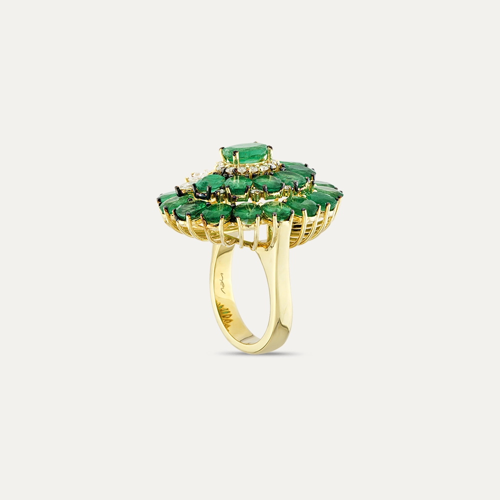 6.91 CT Emerald and Diamond Yellow Gold Ring - 5