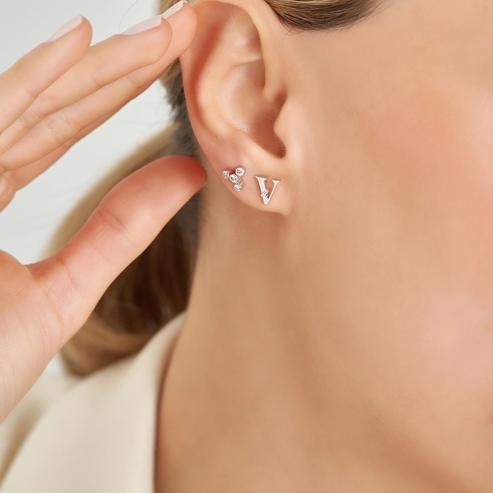 Baguette Cut Diamond White Gold V Letter Single Earring - 2