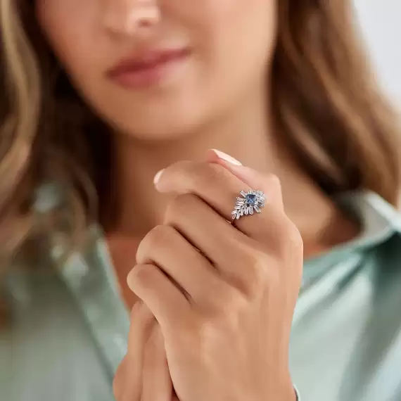 Chic 1.19 CT Blue Safir ve Baget Pırlanta Taşlı Beyaz Altın Yüzük - 2