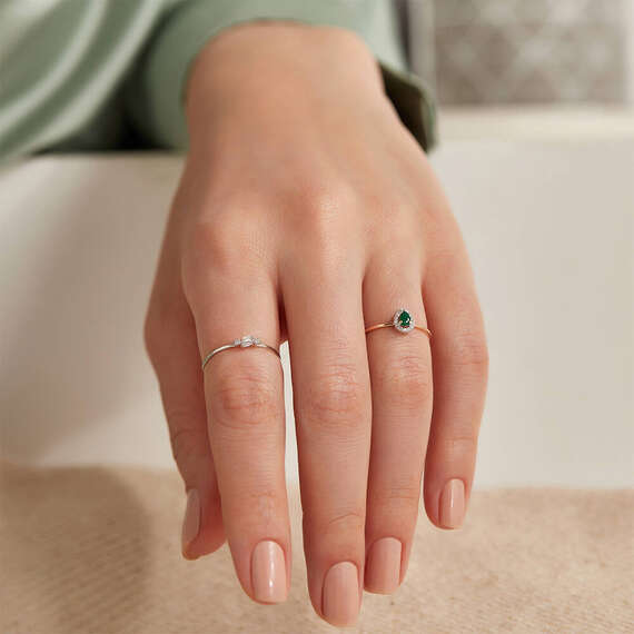 Drop 0.22 CT Emerald and Diamond Ring - 2