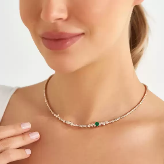 Judith 7.56 CT Emerald and Diamond Rose Gold Necklace - 4